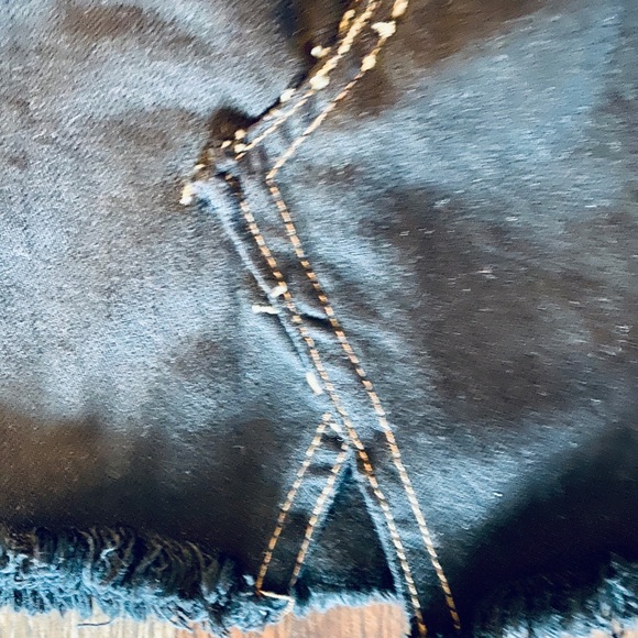 URBAN OUTFITTERS Remade Levi’s Notched Denim Mini - Picture 6 of 7